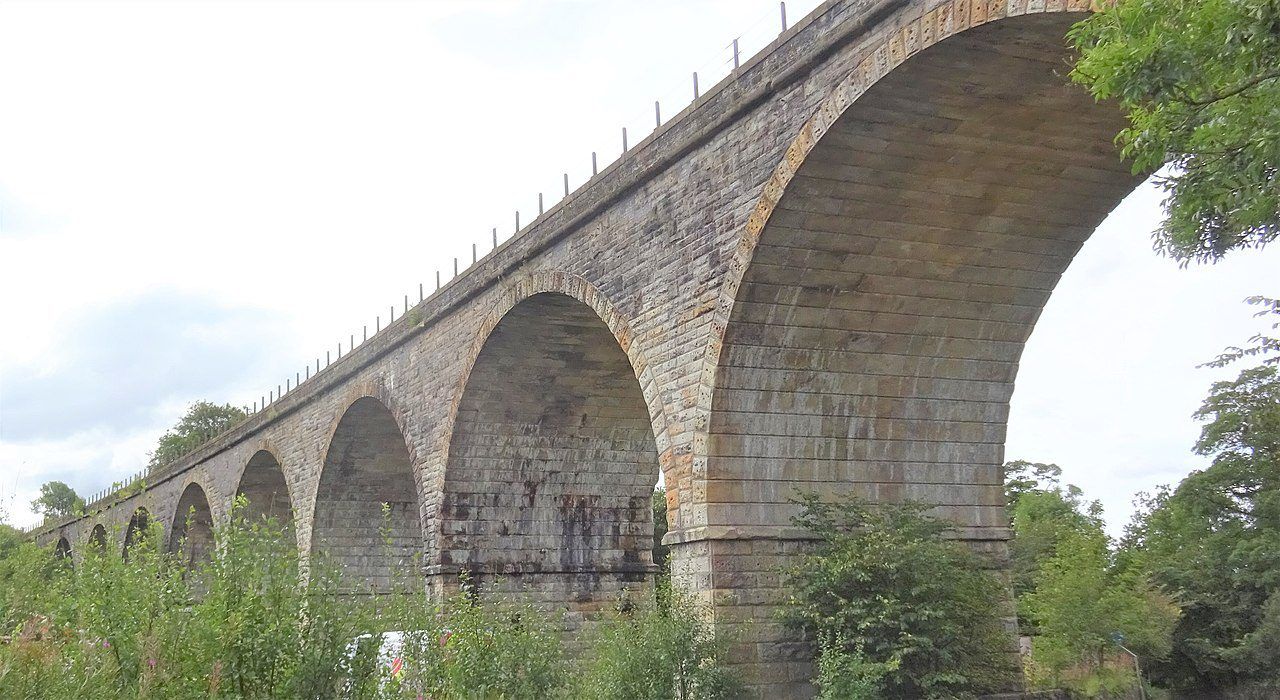 Image of Lainshaw Viaduct courtesy of Rosser1954, CC BY-SA 4.0, via Wikimedia Commons